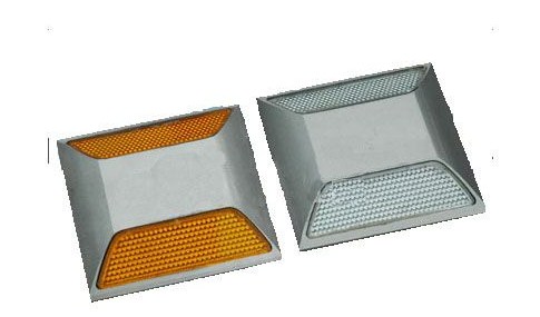 Road reflector stud