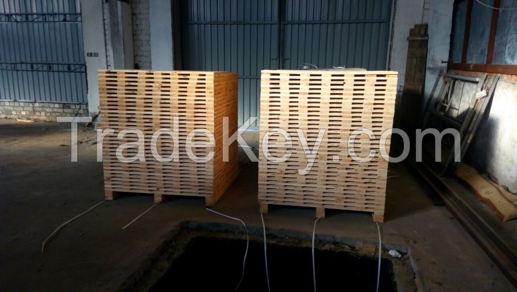 Wood boards, pallet components, pallets