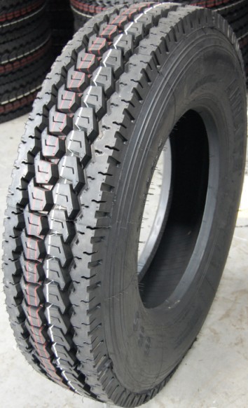 Truck tire 11R24.5