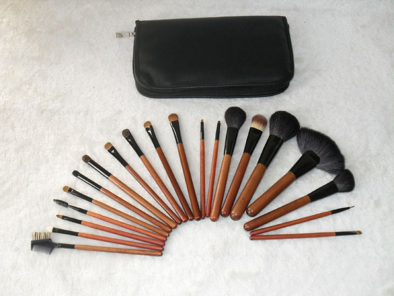 cosmetic brush