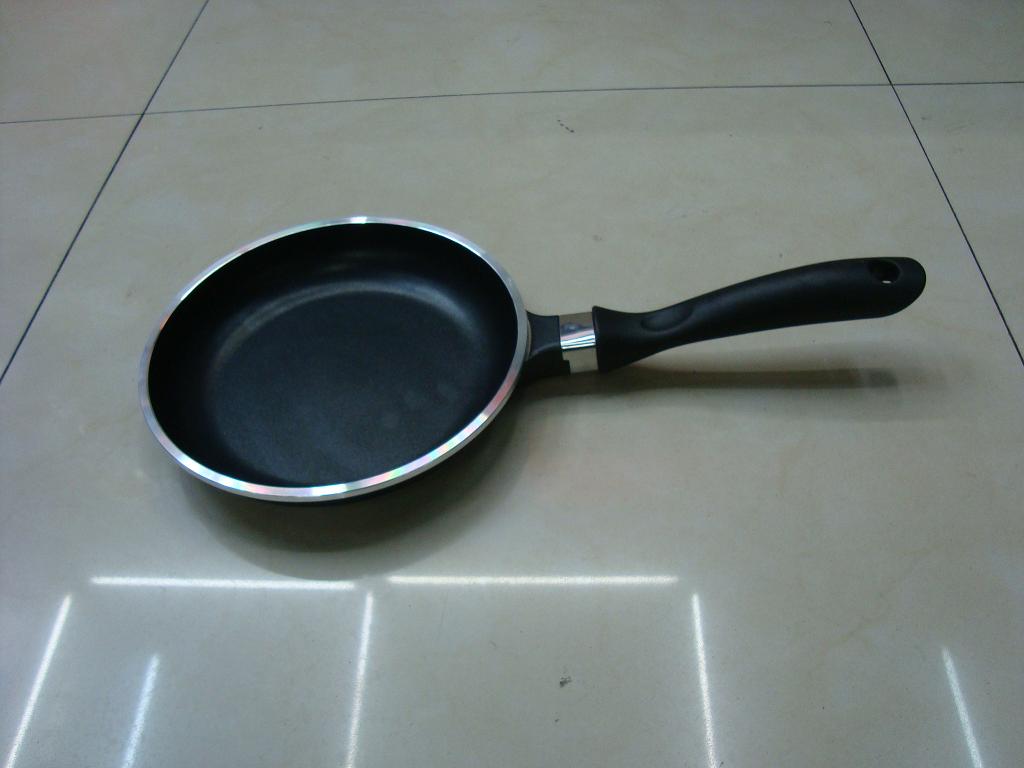 die-cast aluminium fry pan