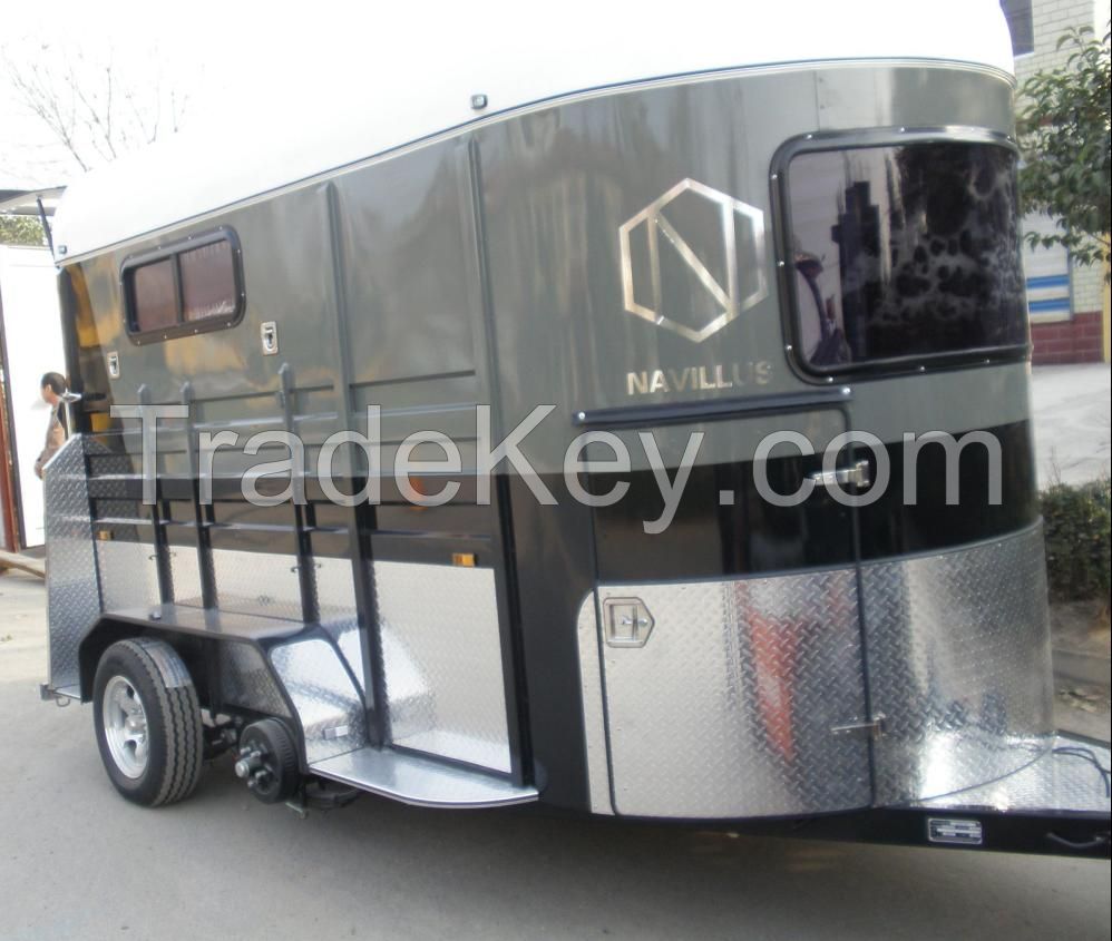 2 horse straight load trailer with kitchenette bunk beds inside 