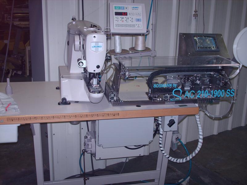 Automatic machine to sew labels
