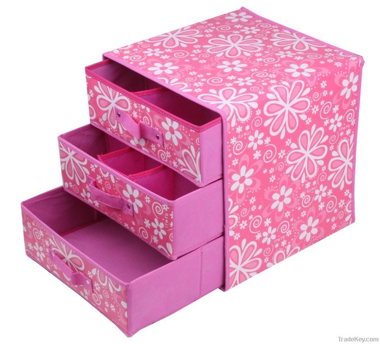 Foldable storage box