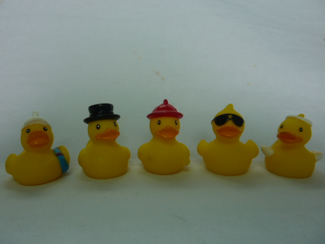 1 Inch vinyl bright yellow cute bath toy duck, 5 asst