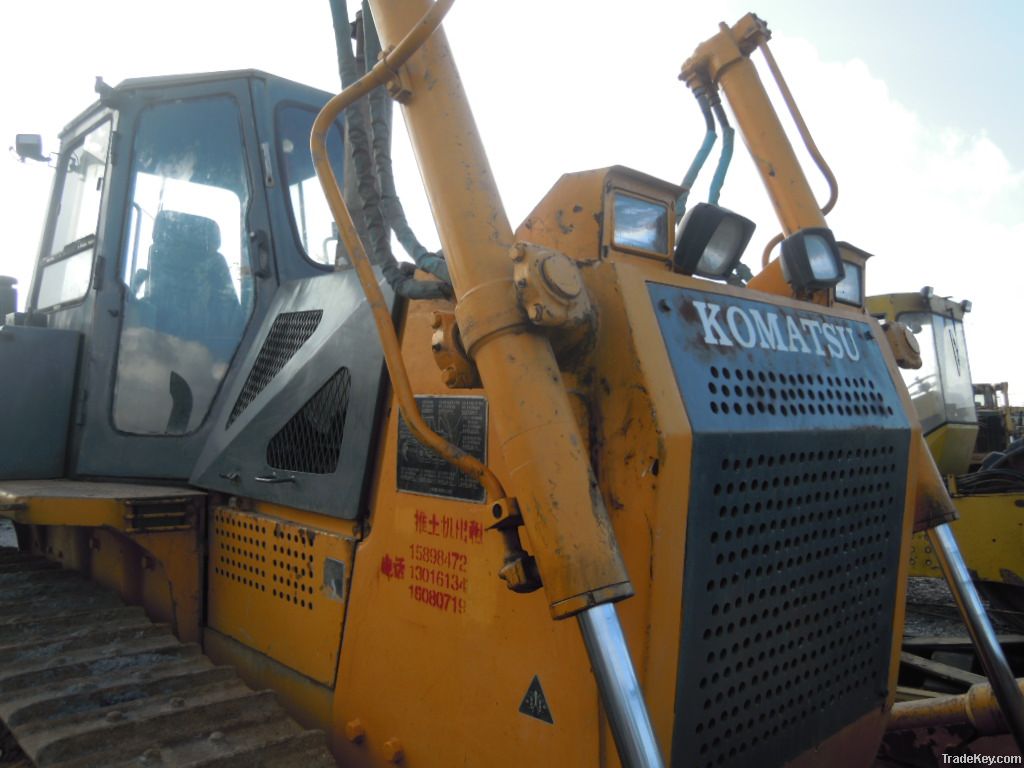 komatsu d65e-12 bulldozer