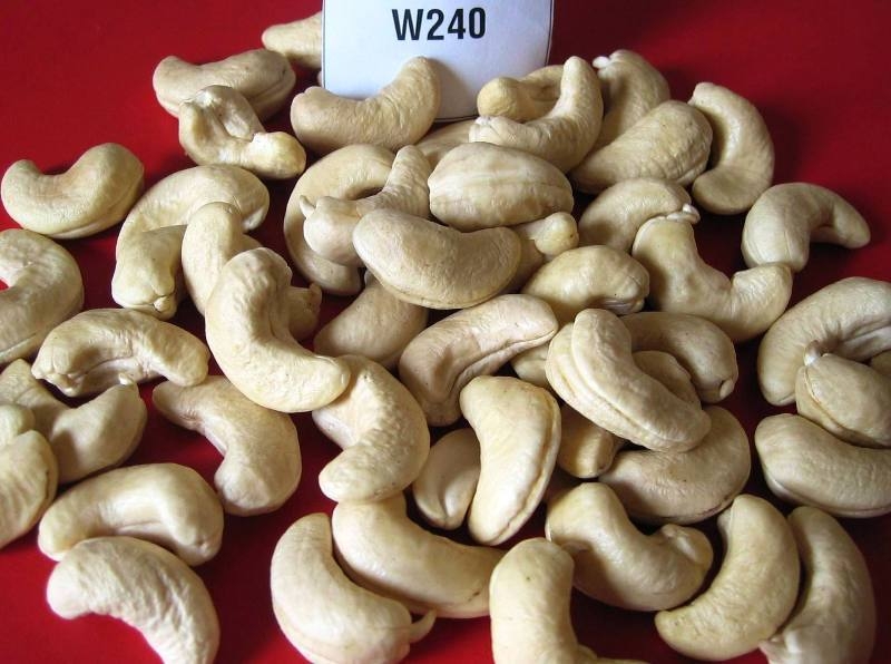 cashew kernels