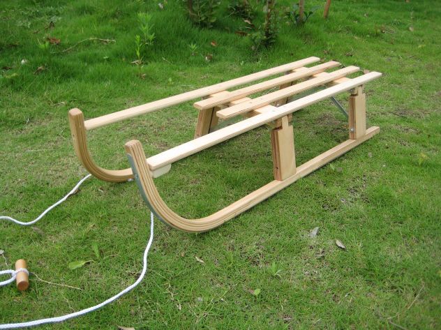 Foldable wooden sled