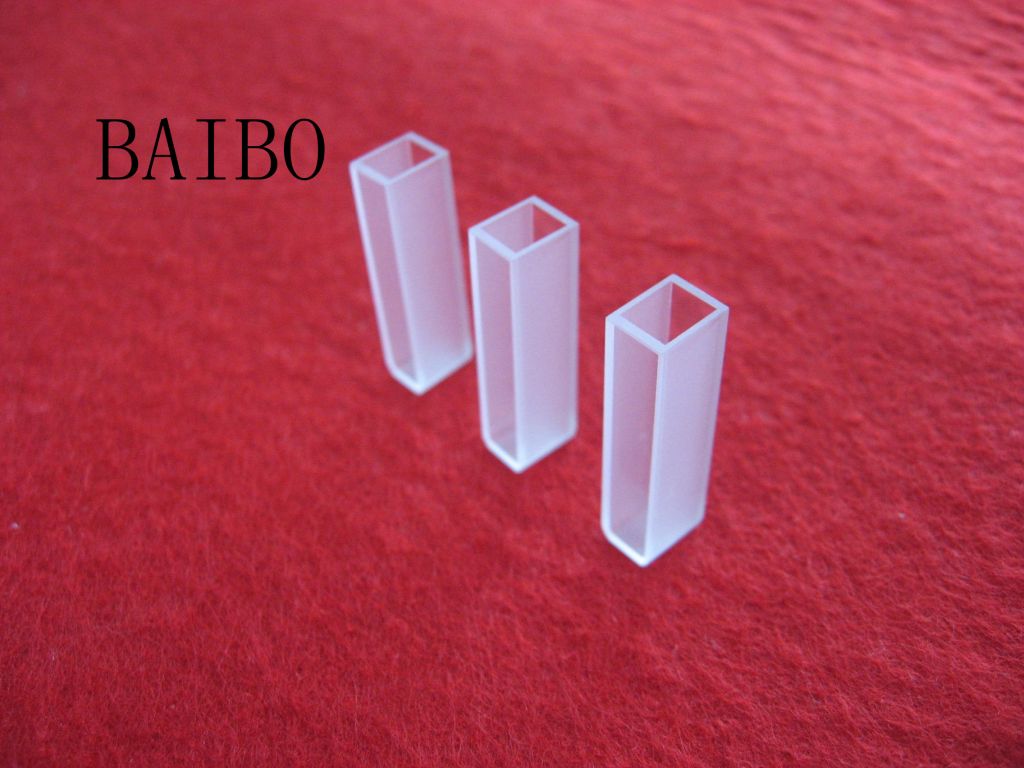 Biochemical quartz cuvette with frosted wall