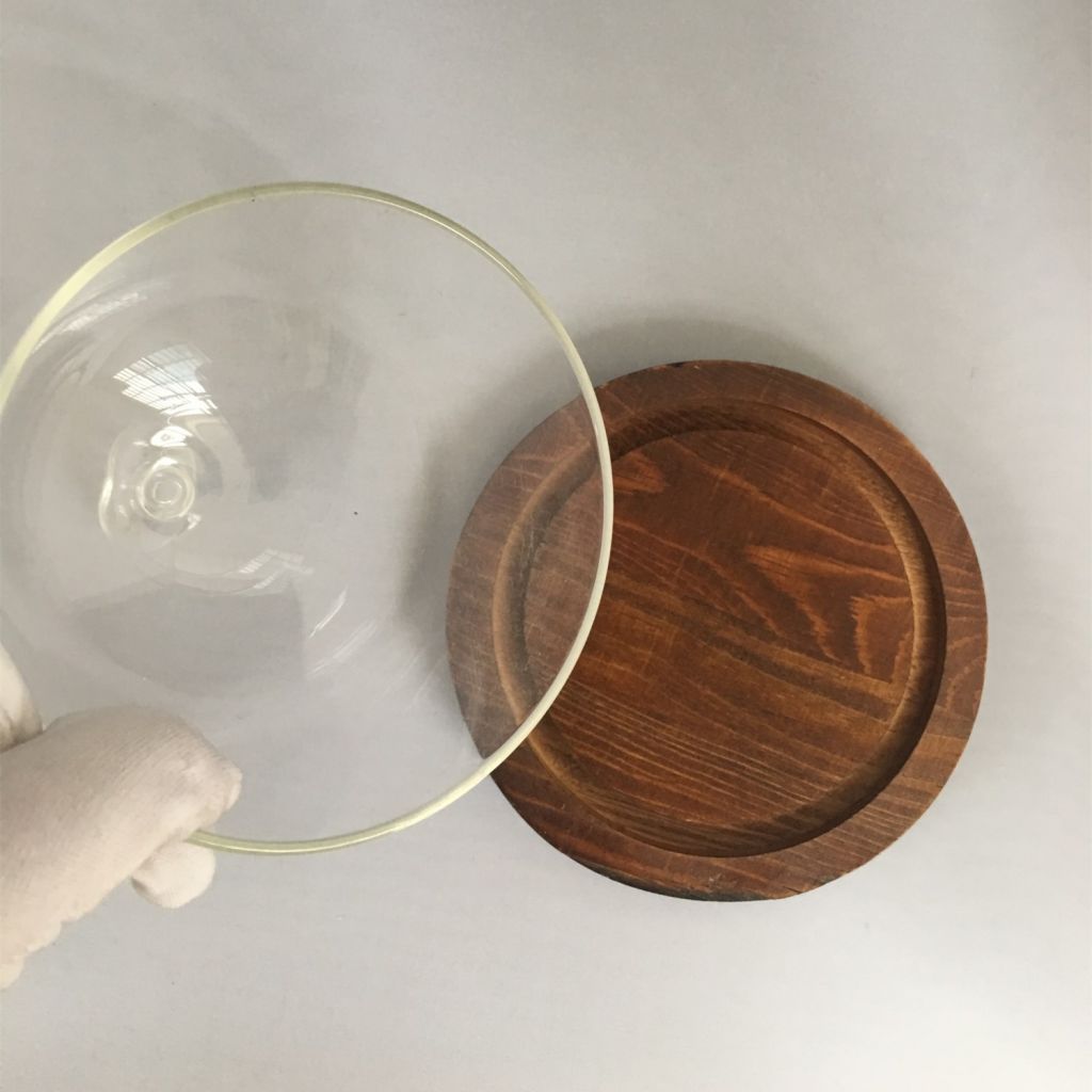 High borosilicate glass cover with wooden base