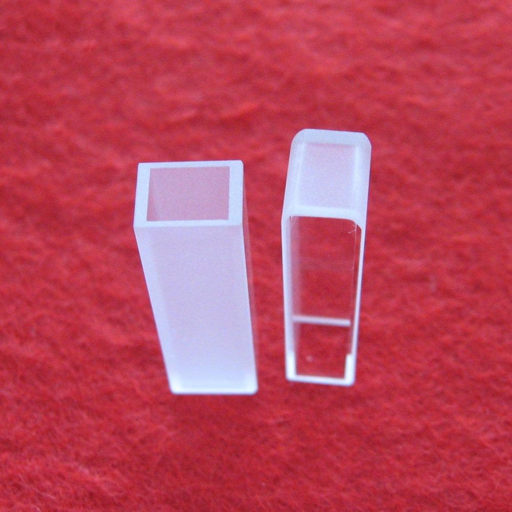 Biochemical quartz cuvette with frosted wall