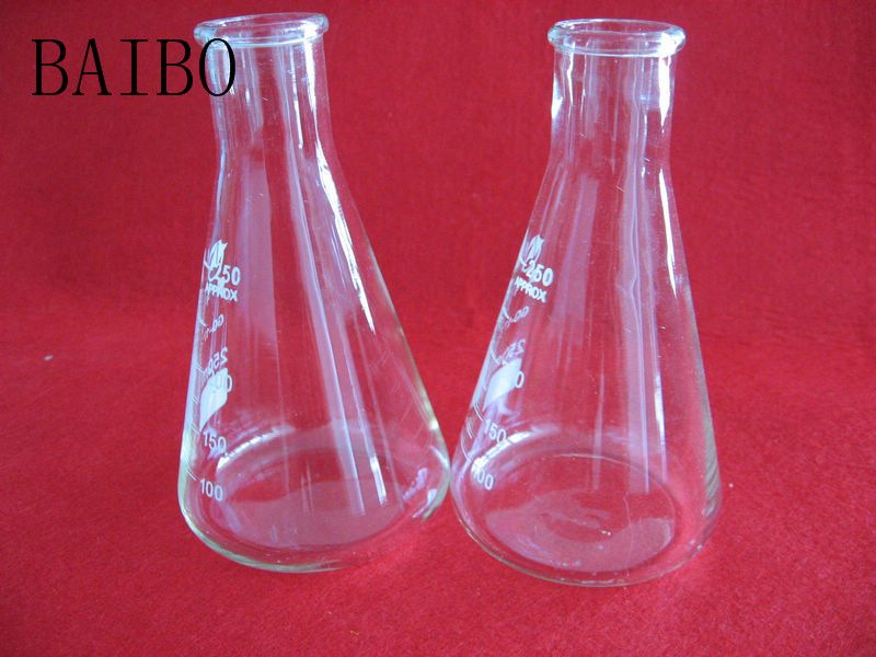 Graduated triangular glass flask made in China