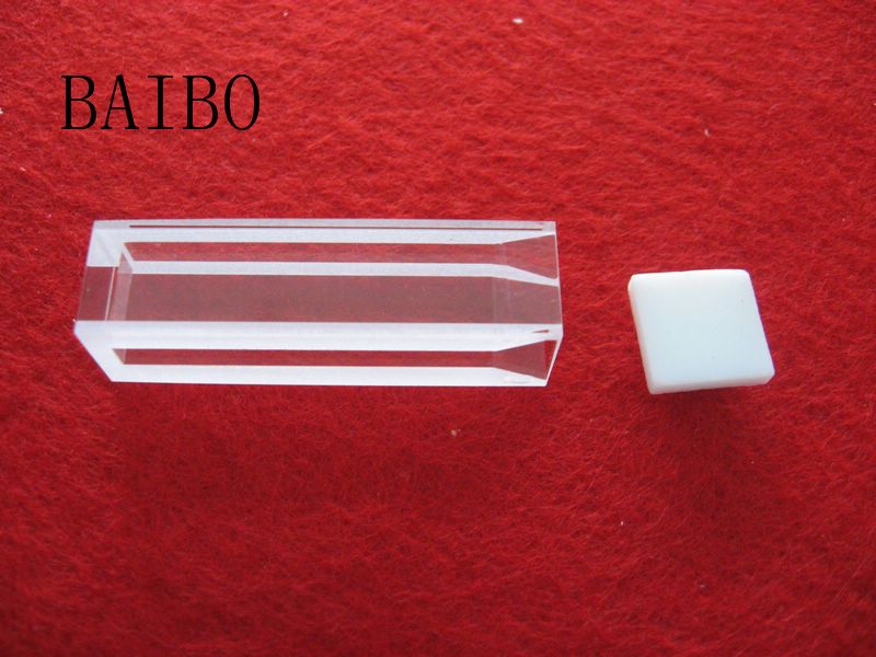 Micro quartz cuvette with lid made in China