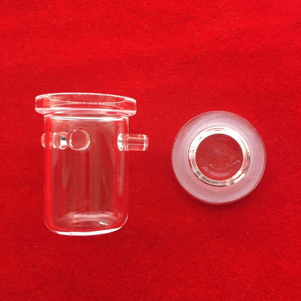 Heat resistant quartz crucible with handle