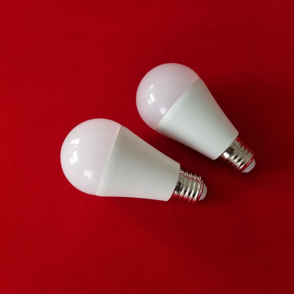 A60-12W-E27 175-265V LED plastic light bulb
