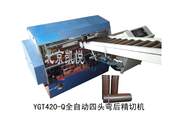 Automatic cutter with four workstations