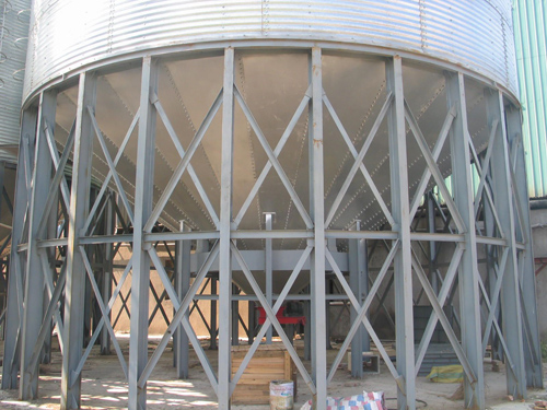 Steel silos and accessories