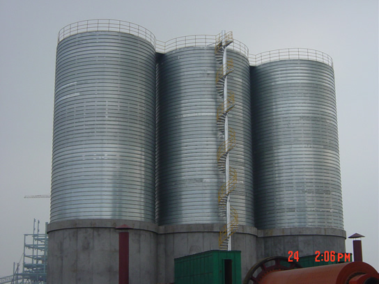Flat bottom feed silo