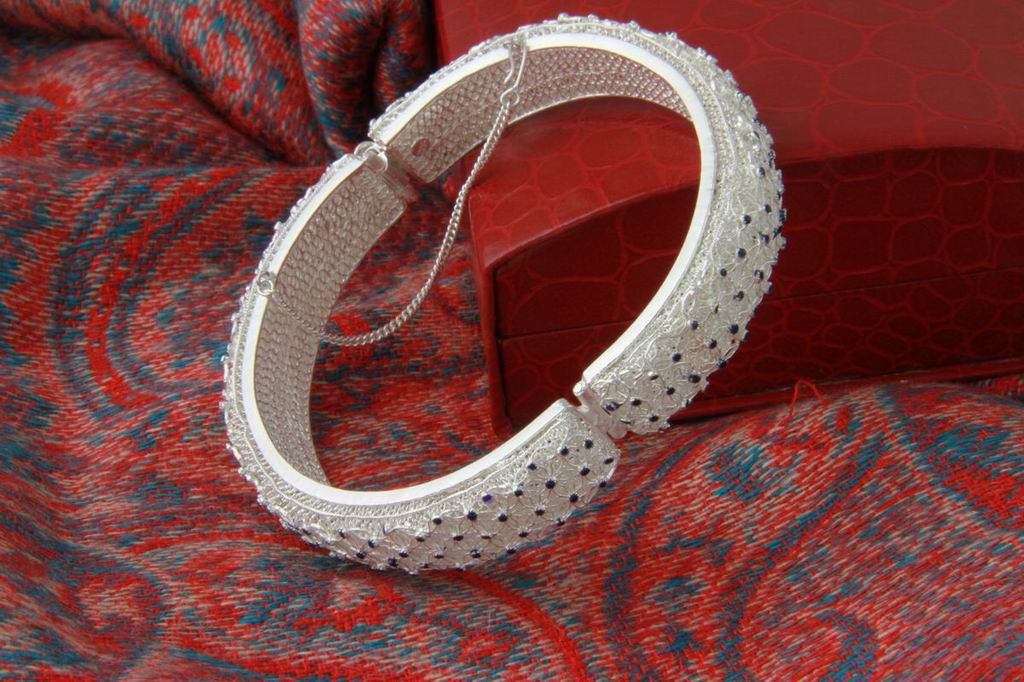luxury gift handmade silver bangle with chinese folk pattern