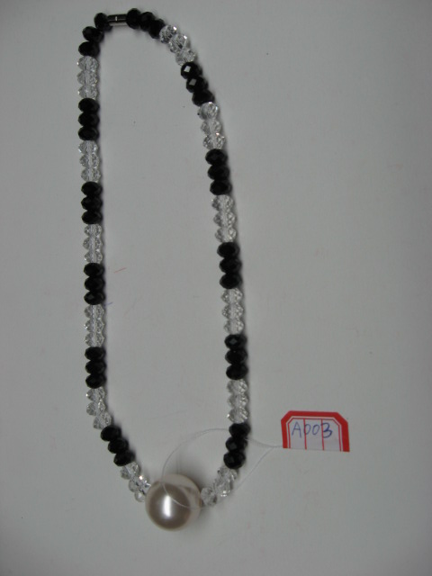 immitate peal crystal necklace