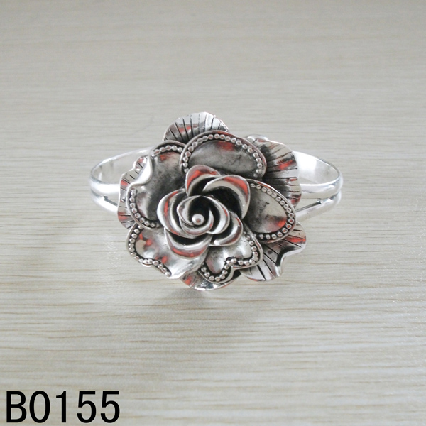alloy charm bracelet with antique silver plated in Yiwu Zhejiang