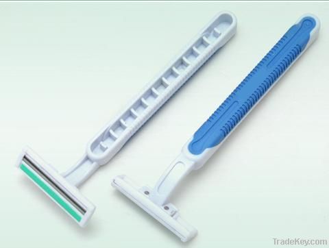 Twin blade shaving razor