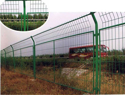 wire mesh fence