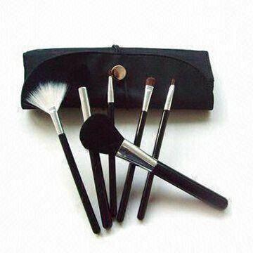 makeup brushes in black cosmetic bag