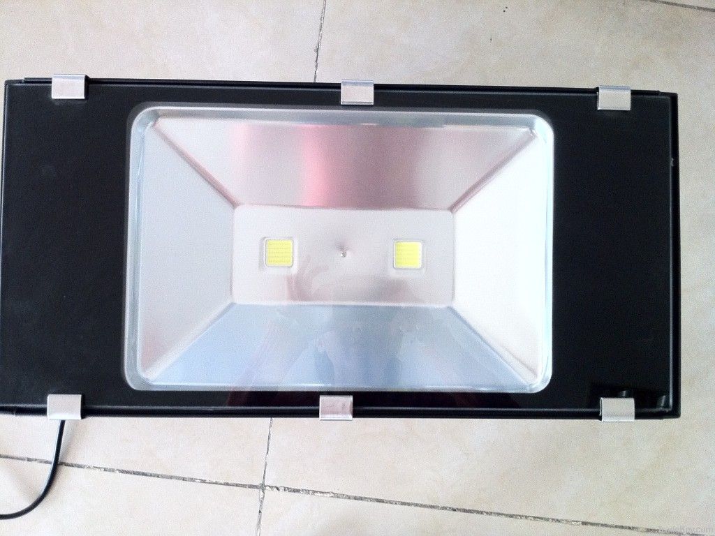 LED    FLOOD   LIGHT  2