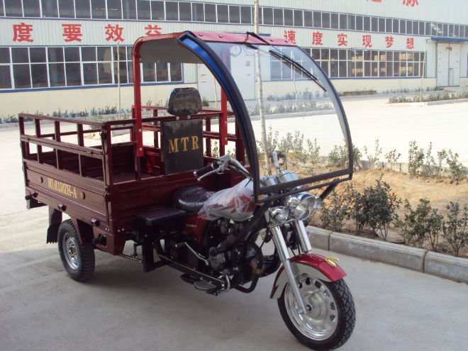 Three Wheel Motor Tricycle with Big Windshield