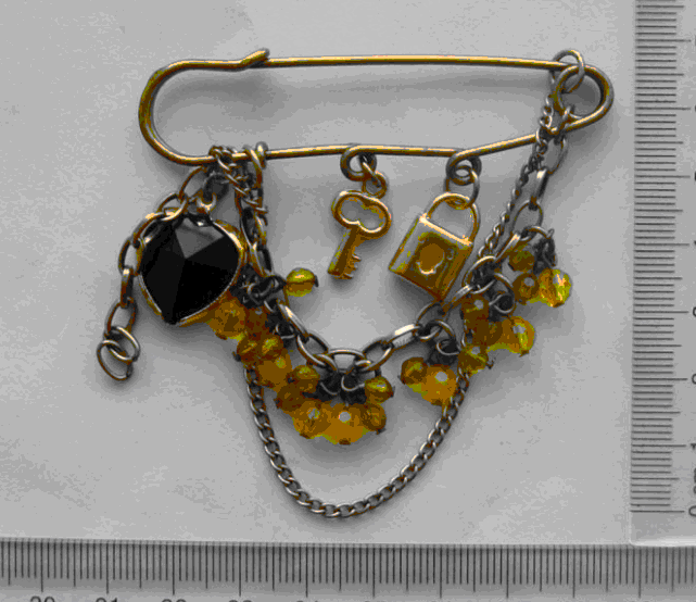 Chain brooch
