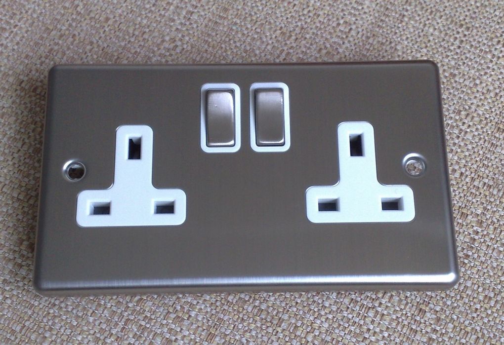 2-gang metal plate switched socket (British standard)