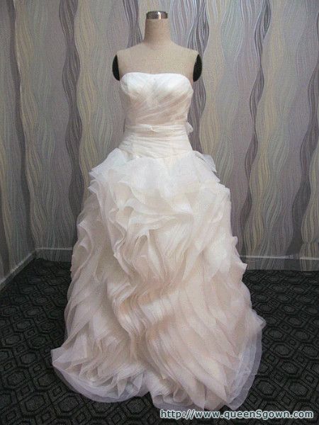 2014  Elegant Bridal gown sleeveless Wedding dress Organza Lusury Ball Gown Wedding dress
