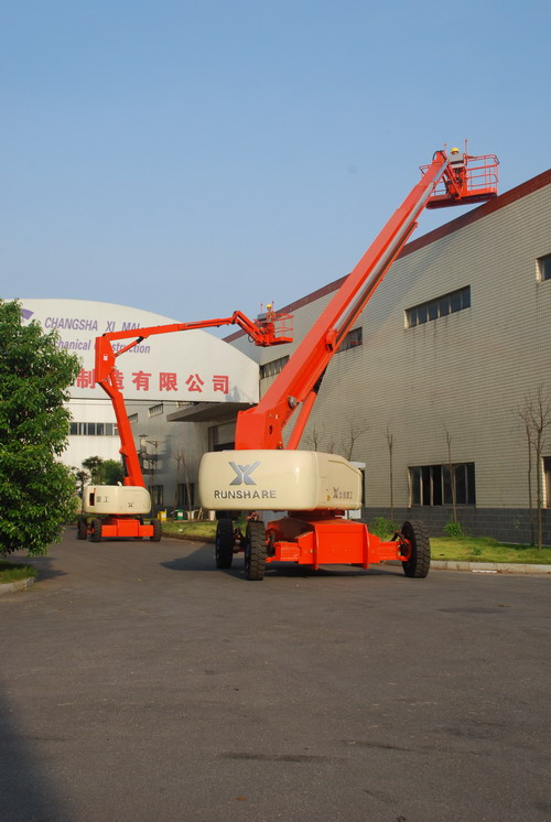 18m self-propelled articulating boom lift