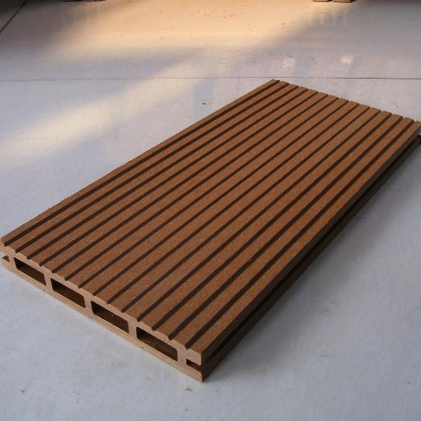 wood-plastic composite decking