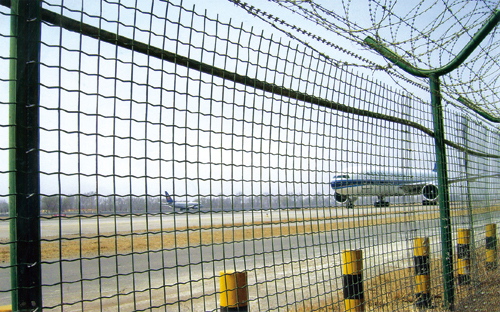 Air port fence