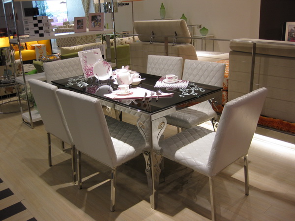 Dining Table/Dining Furniture