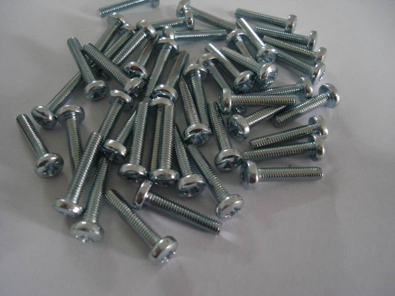 DIN7985 Pan head screws with cross recess