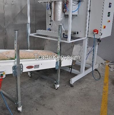 Automatic packing machine, producing and filling sacks 15-25 kg.