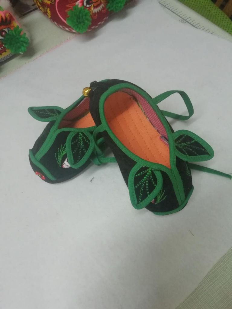 China embroidery handicrafts children shoes 