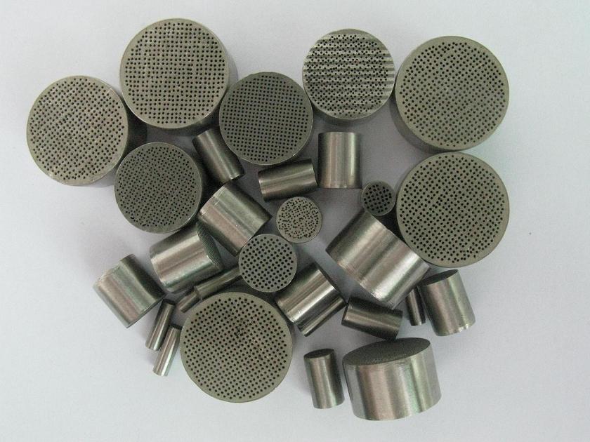 Sintered vent, mesh core vent, super vent