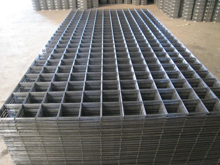 Welded wire mesh panel