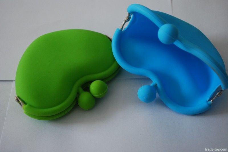 Silicone pouch