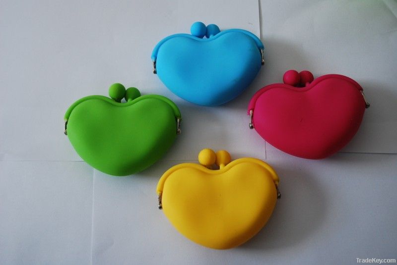 Silicone pouch