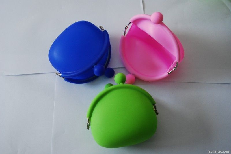 Silicone pouch