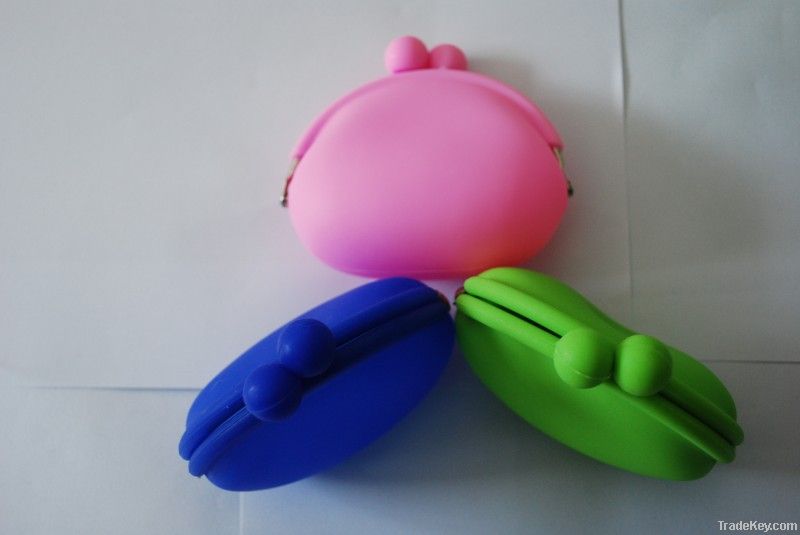 Silicone pouch