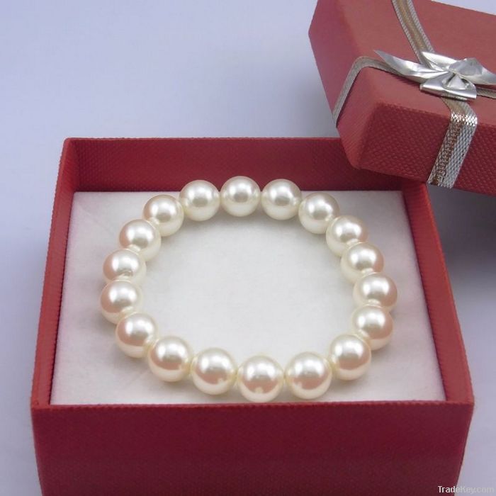 High quality faux pearl bracelet