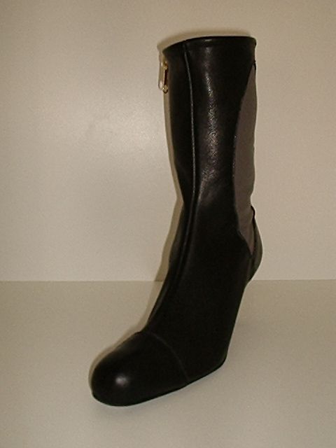 Oval boot