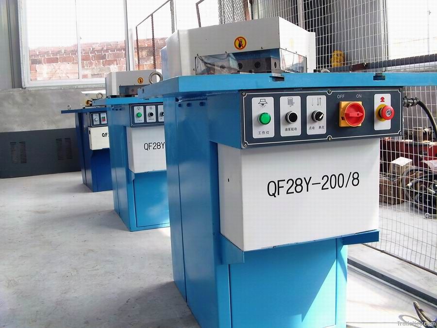 Steel metal fabrication, hyrdaulic notching machine