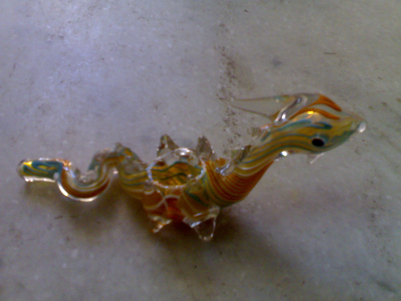 glass inside dragon smoking pipes